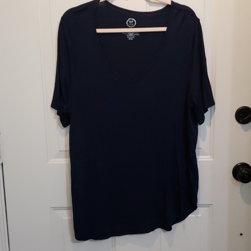 Solid casual tee
